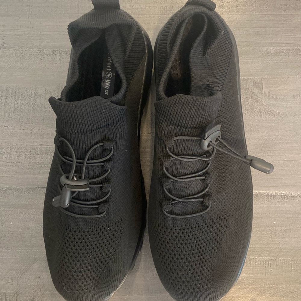 Black comfort wear walking shoes